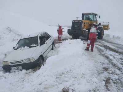 خدمت رسانی نیروهای امدادی به ۳۲۱ حادثه دیده در برف و کولاک چهارمحال و بختیاری