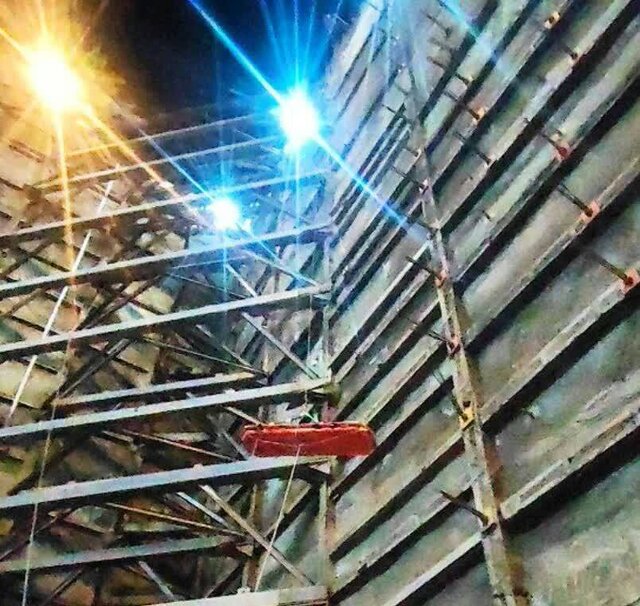 مرگ یک تن درپی سقوط یک جرثقیل از ارتفاع 30 متری در زعفرانیه