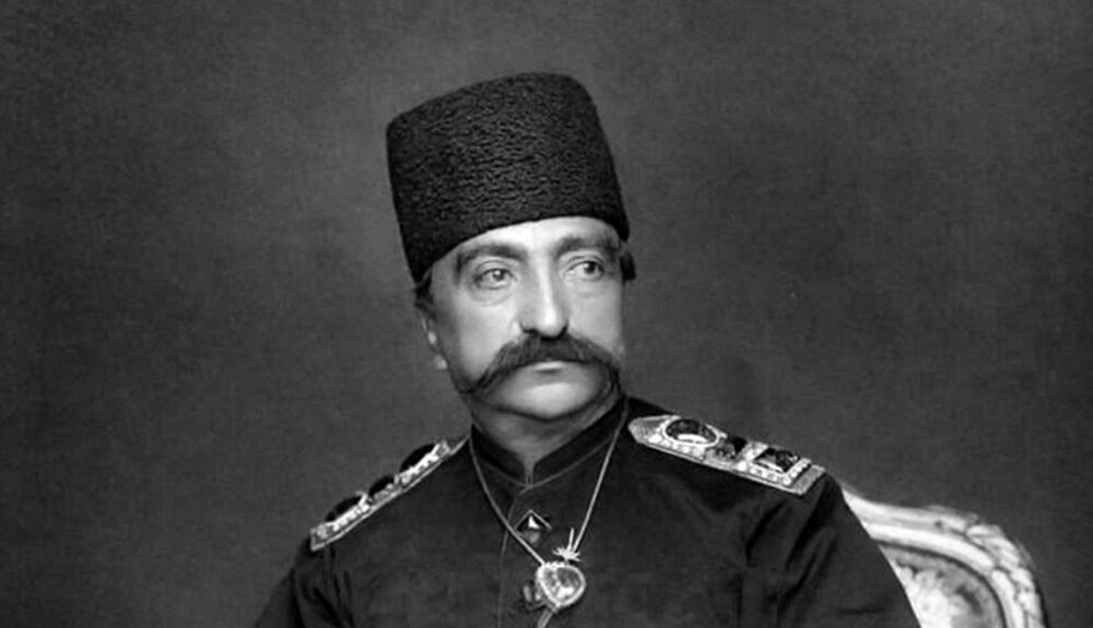 ناصرالدینشاه محو تماشای آکواریومی در لندن