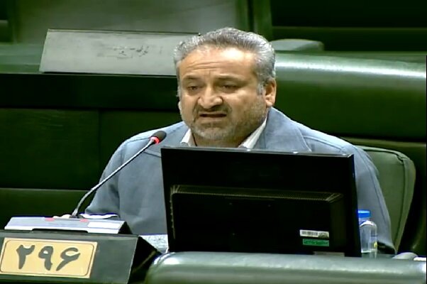 نجمآبادی: آمریکا به دلیل اولین استفادهکننده بمب هستهای به تمام بشریت بدهکار است